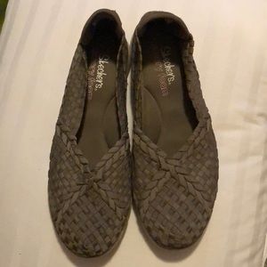 Skechers memory foam woven stretch shoes, size 10